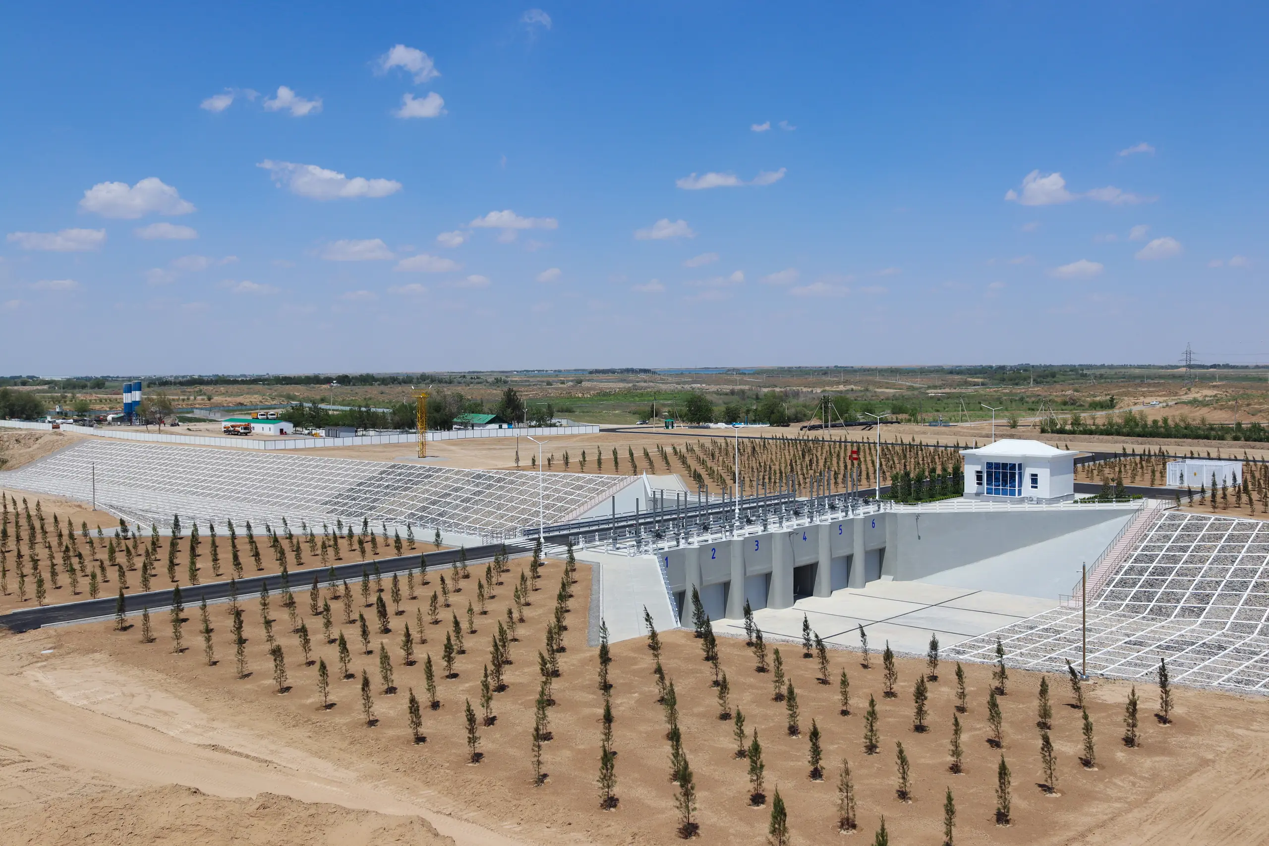 Regulating control structure at the 793rd kilometer of the Karakum Canal